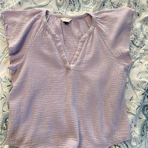 Universal Theeads crinkle flutter sleeve top